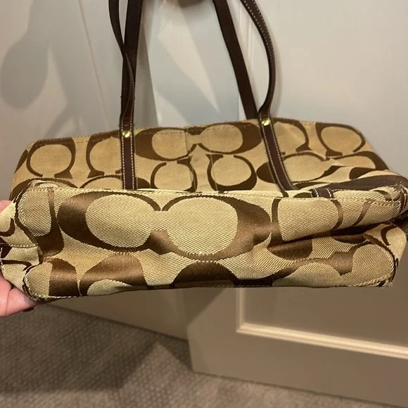 Coach Logo Handbag - Picture 8 of 8